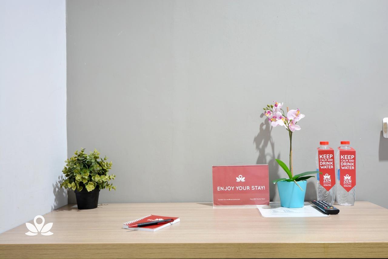 Zen Rooms Karet Pedurenan Джакарта Экстерьер фото